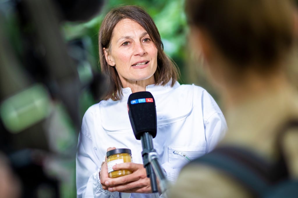 Niedersachsens Landwirtschaftsministerin Miriam Staudte gibt ein Interview.
