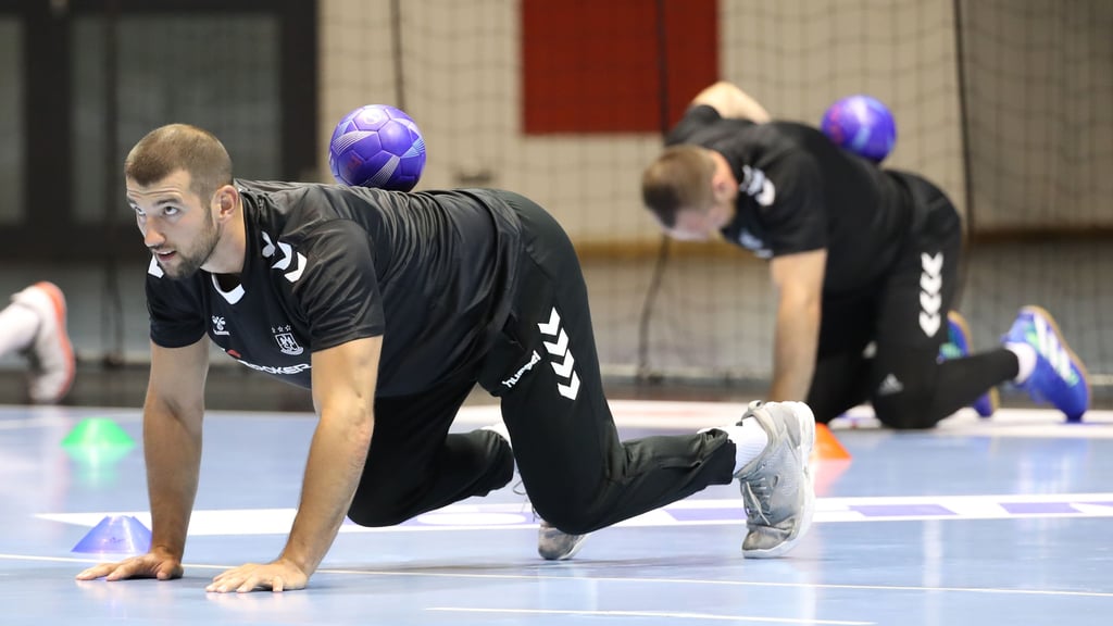 Selbst bei der ersten Dehnung nach der Sommerpause war bei Lucas Meister und dem SCM der Ball im Spiel.