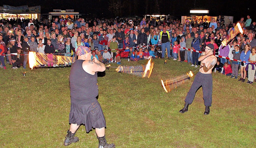 Feuershows gehören fest zum Arendseer Lichterfest. Diese wird es auch am kommenden Wochenende geben. Hinzu kommen eine Laser-Aufführung sowie Überraschungen mit Kleidungen, an die LED-Lichter angebracht wurden.