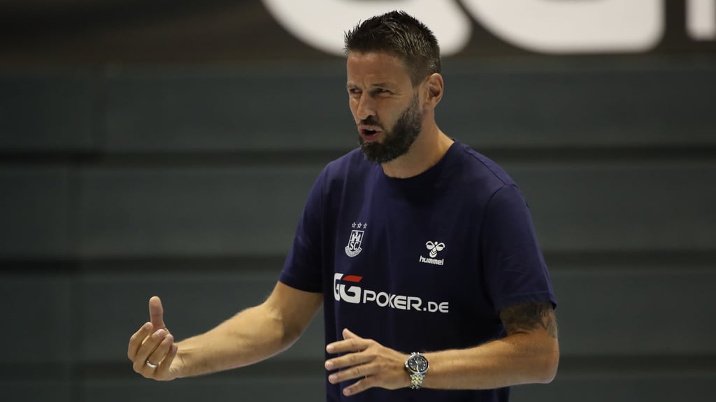 Die ersten Anweisungen gab Trainer Bennet Wiegert. Am kommenden Dienstag bestreitet er mit seinem Team das erste Testspiel.