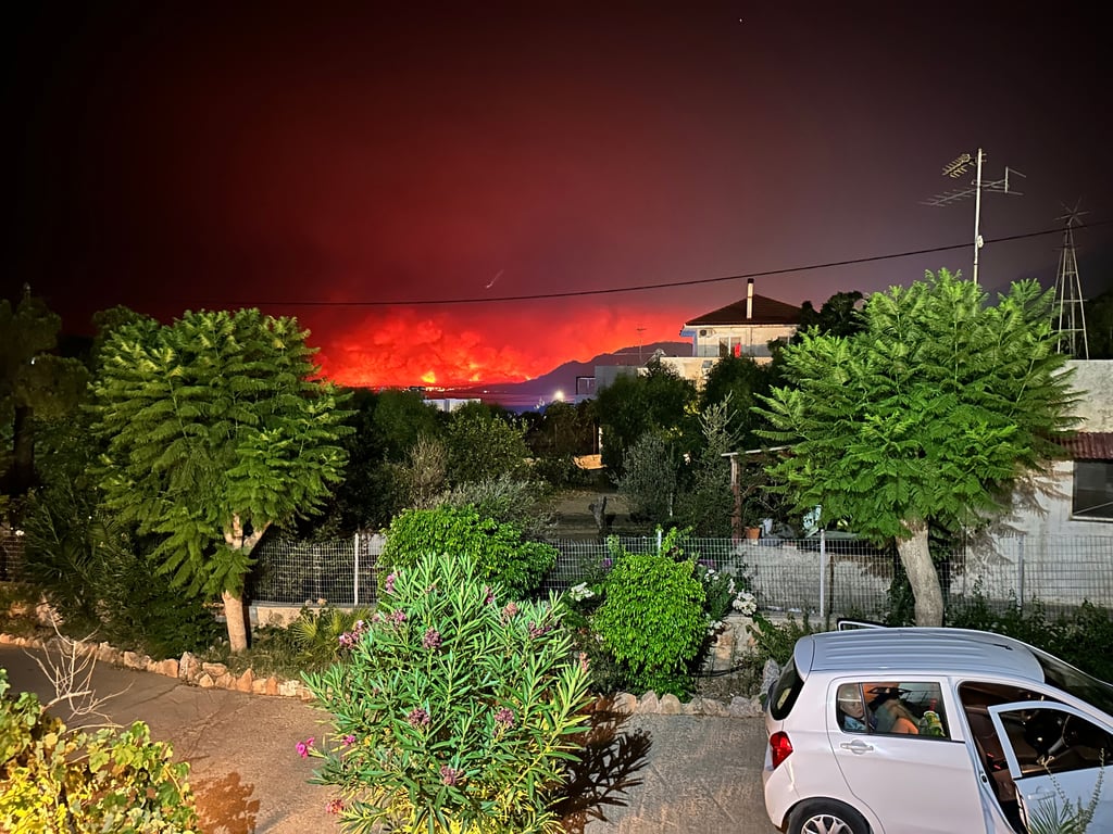 Nächtlicher Blick von der Terrasse der Ferienwohnung der Emigs im Dörfchen Pefki