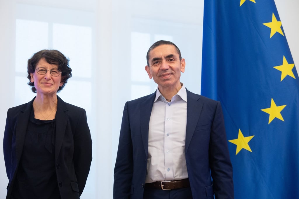 In den prestigeträchtigen Orden Pour le mérite werden Menschen aufgenommen, die sich aus Sicht der Mitglieder Verdienste in Wissenschaft und Künsten erworben haben. Özlem Türeci (l) und Uğur Şahin wird diese Ehre nun zuteil.