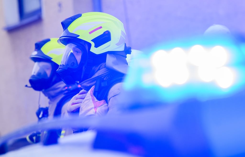 Die Feuerwehr war zum Teil mit Atemschutz im Einsatz.