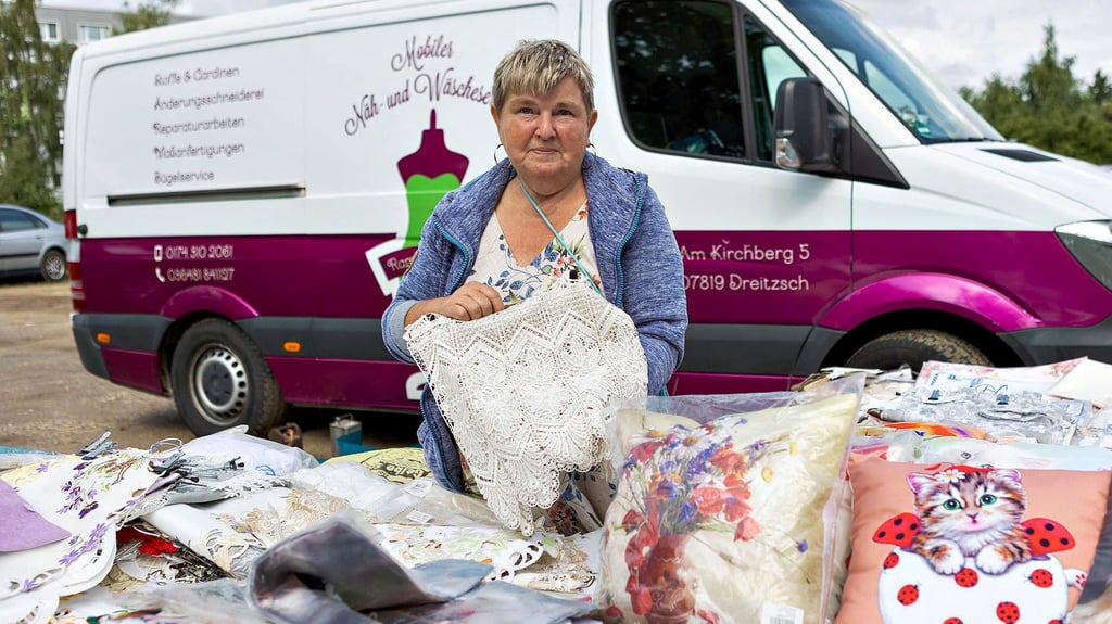 Ramona Larose ist Händlerin auf dem Markt am Platz der Deutschen Einheit und zurzeit sehr unglücklich über die Situation auf dem Markt.