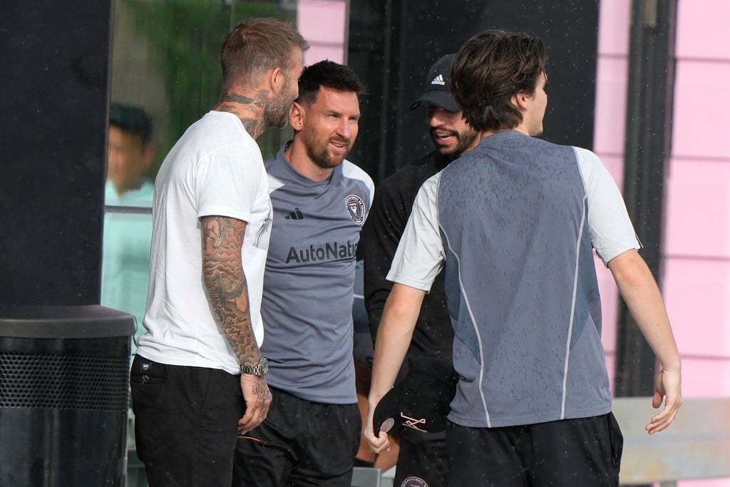 David Beckham (l) mit seinem Superstar Lionel Messi.