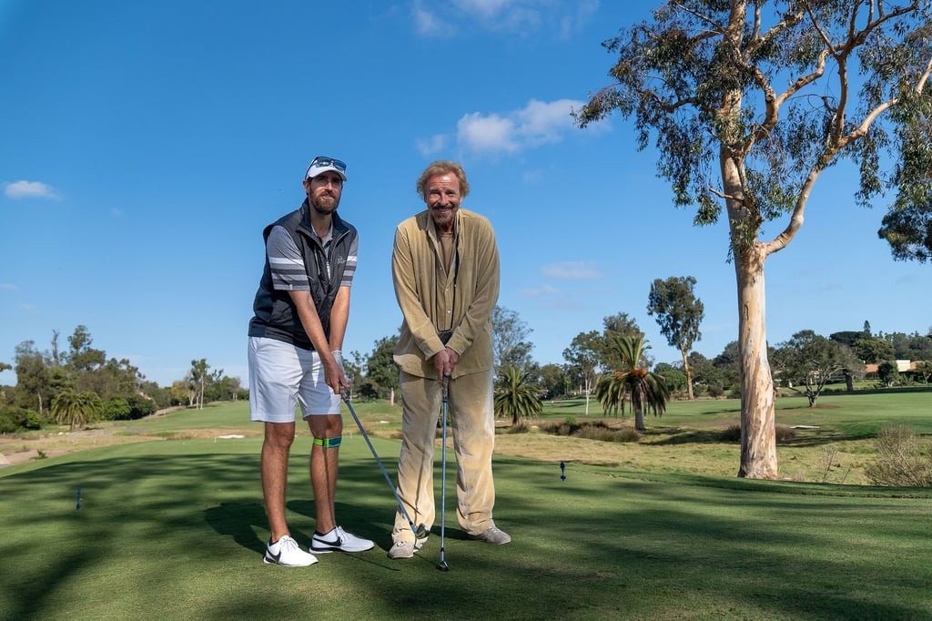 Entertainer Thomas Gottschalk (r) und sein Sohn Roman Gottschalk beim Abschlag auf dem Gelände des Golf Clubs.
