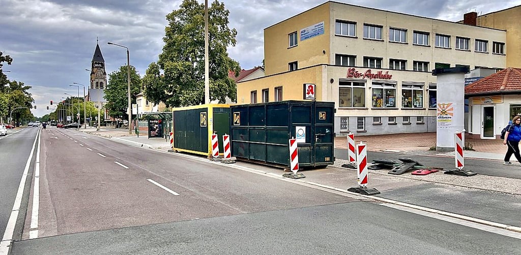 In der Albrechtstraße künden Baucontainer von den bevorstehenden Arbeiten.