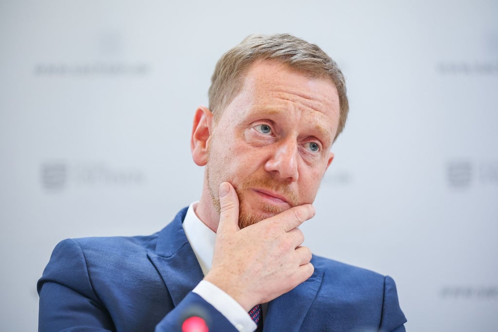 Sachsens Ministerpräsident Michael Kretschmer (CDU) guckt nachdenklich.