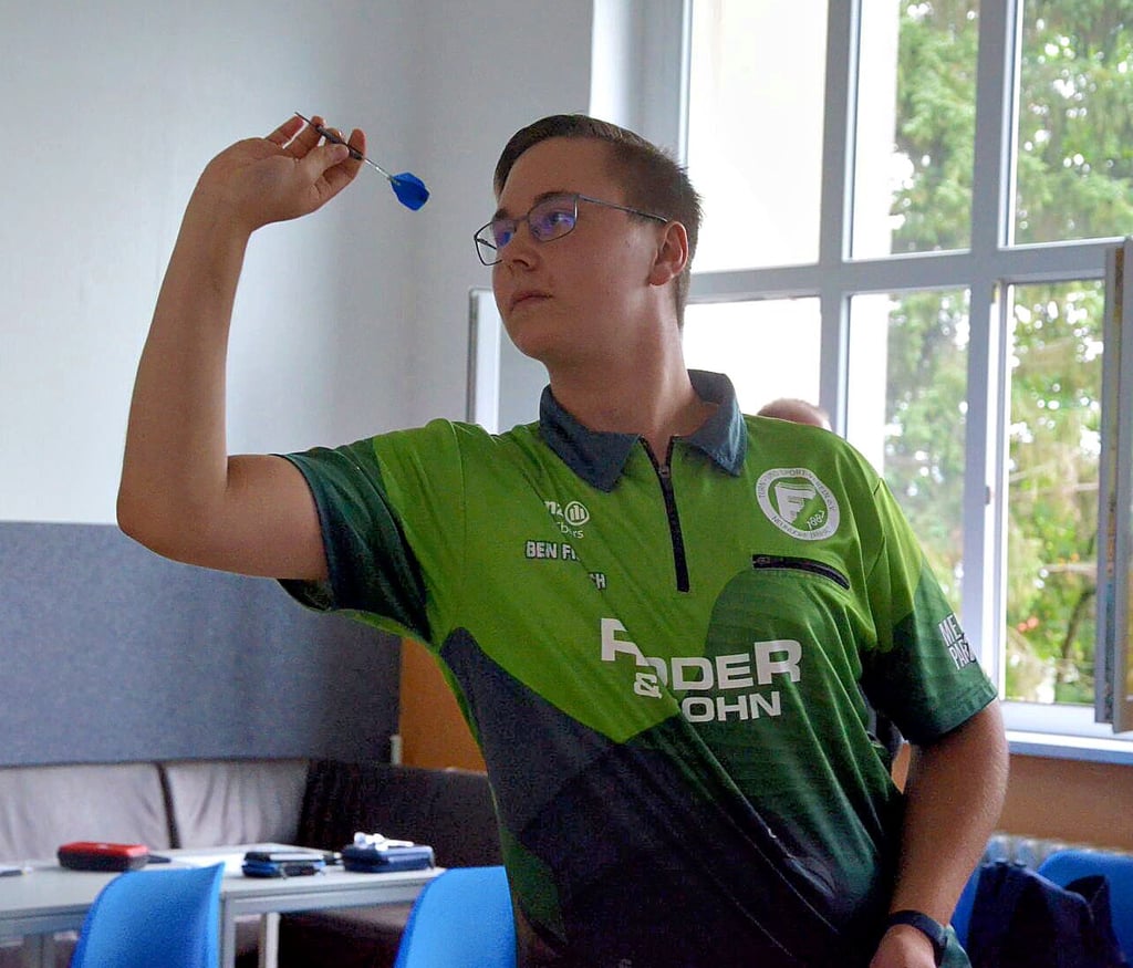 Der 16-jährige Ben Fischbach spielt seit vier Jahren Darts. Er ist seit der Beginn der Gründung der Abteilung in Neundorf dabei.
