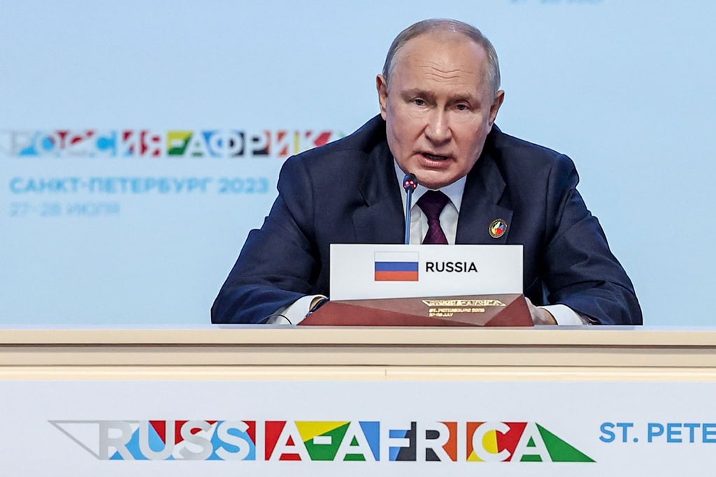 Kremlchef Wladimir Putin spricht beim Russland-Afrika-Gipfel in St. Petersburg.