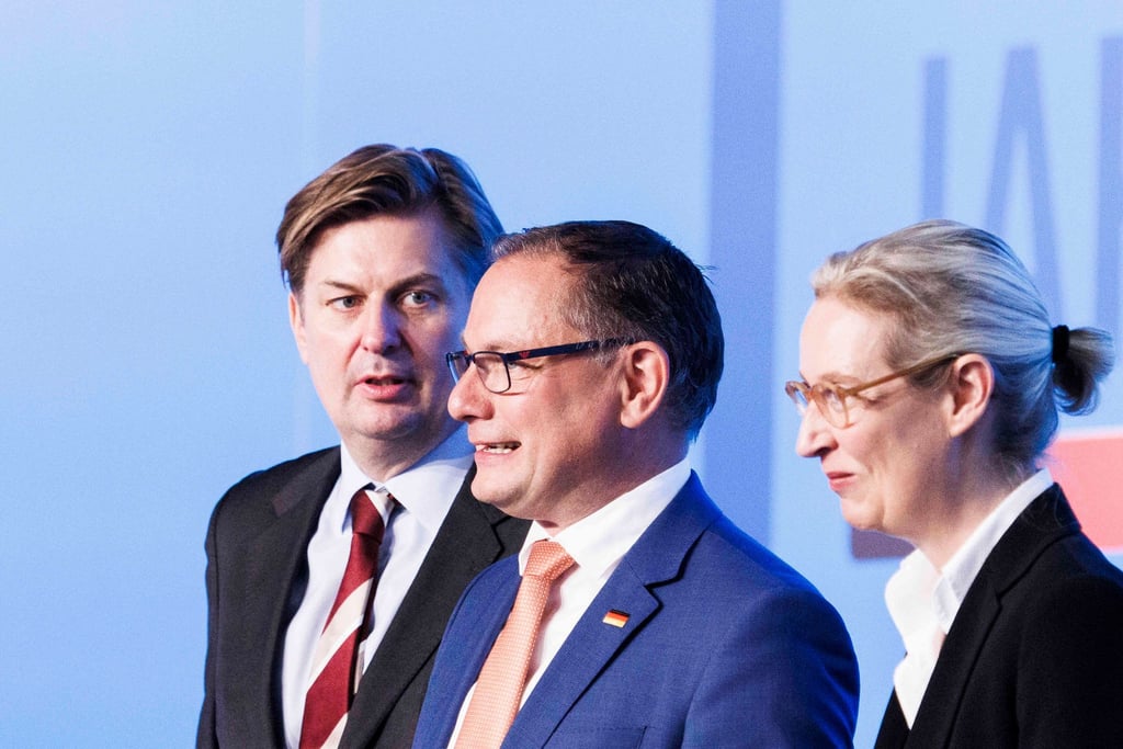 Maximilian Krah(l-r), Kandidat der AfD für den Spitzenplatz bei der Europawahl, Tino Chrupalla, AfD-Bundesvorsitzender und Fraktionsvorsitzender der AfD, und Alice Weidel.