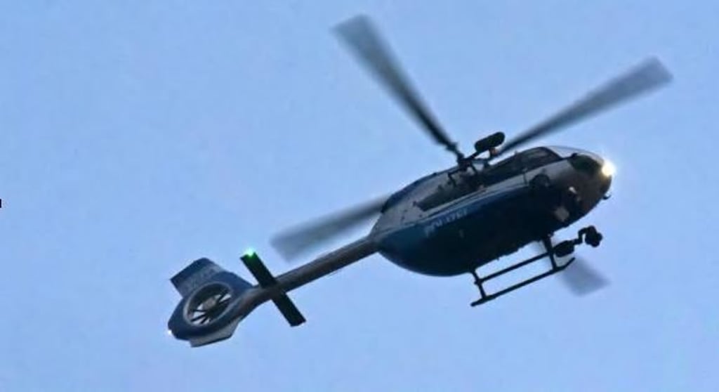 Das Symbolbild zeigt einen Polizeihubschrauber aus Magdeburg. Ein solcher hat am Samstagnachmittag für Aufsehen in Nienburg gesorgt.