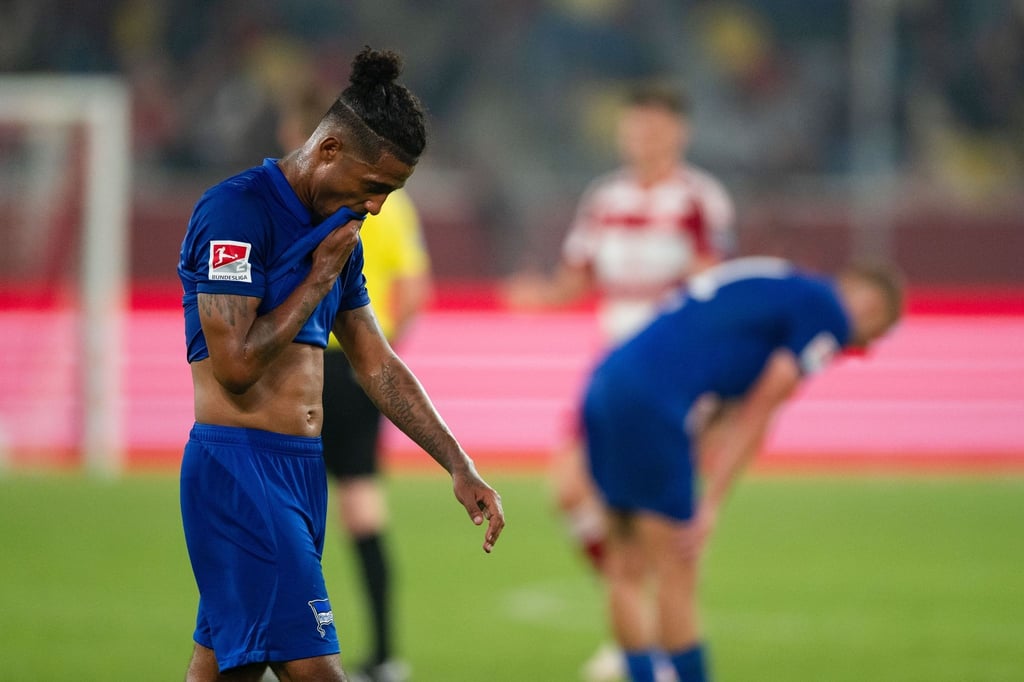 Herthas Jeremy Dudziak reagiert nach der Partie.