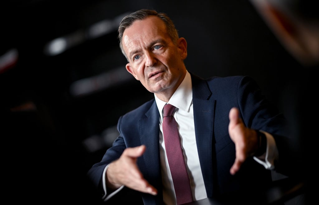 Der Bund muss als Folge der geplatzten Pkw-Maut 243 Millionen Euro Schadenersatz an die einst vorgesehenen Betreiber zahlen. Deshalb lässt Bundesverkehrsminister Volker Wissing (FDP) ein Gutachten erstellen.