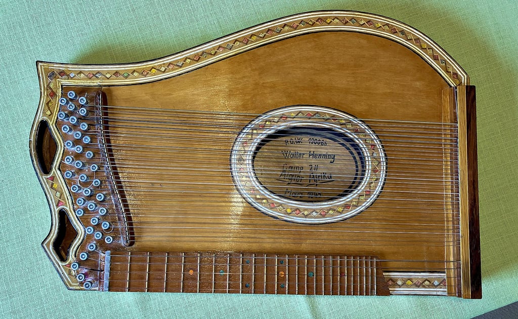 Erbstück mit persönlicher Geschichte: Diese Zither hat Walter Henning gebaut.