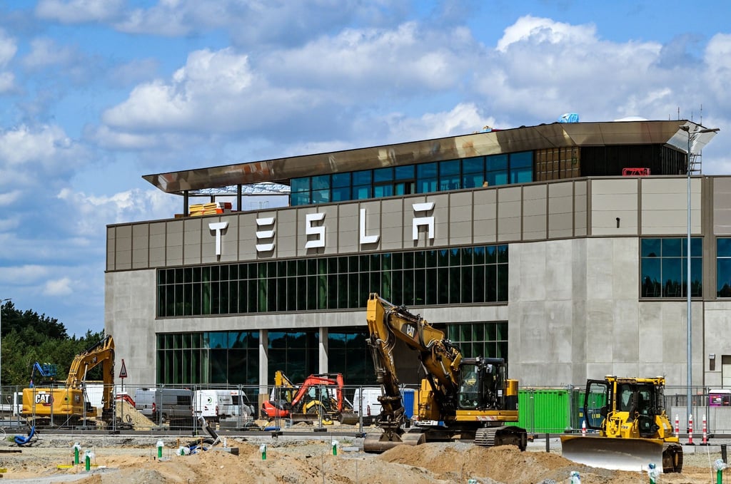 Blick auf die Tesla-Gigafactory in Grünheide bei Berlin.