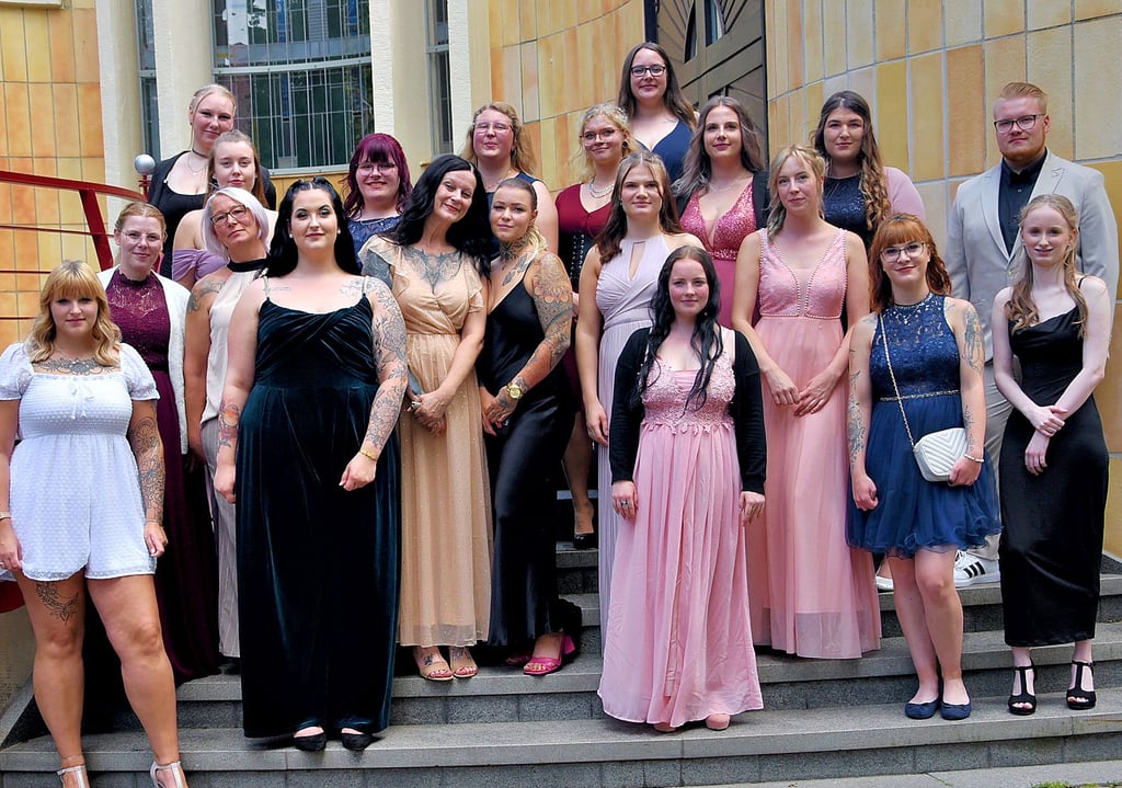18 Pflegefachfrauen und ein Pflegefachmann erhielten jetzt am Care Campus Harz Akademie für Gesundheits- und Sozialberufe in Elbingerode ihre Abschlusszeugnisse.