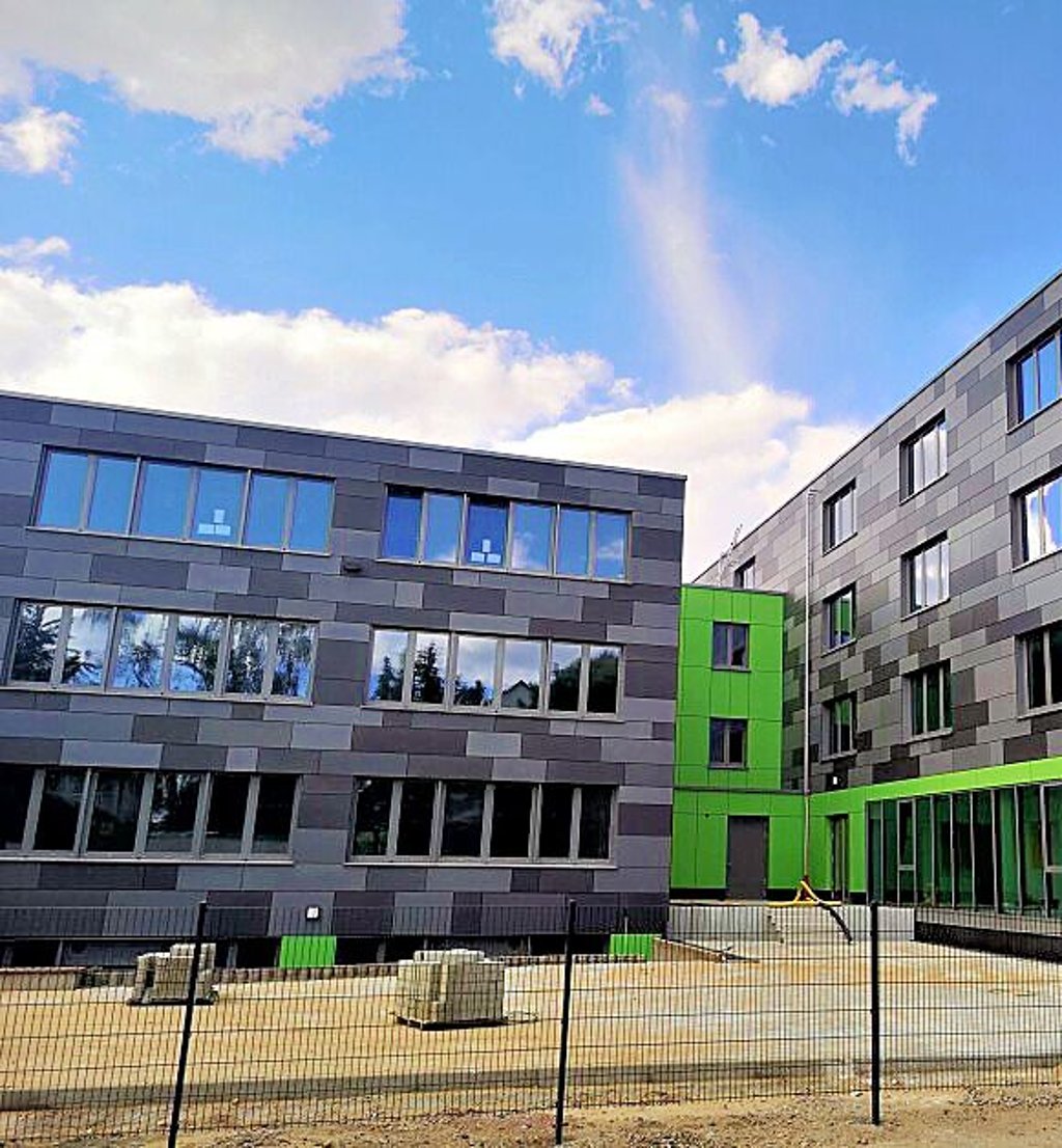 Die Sekundarschule „Völkerfreundschaft “ in Köthen wurde aufwendig renoviert. Bald sollen die Schüler aus ihrem Übergangsquartier hier einziehen.