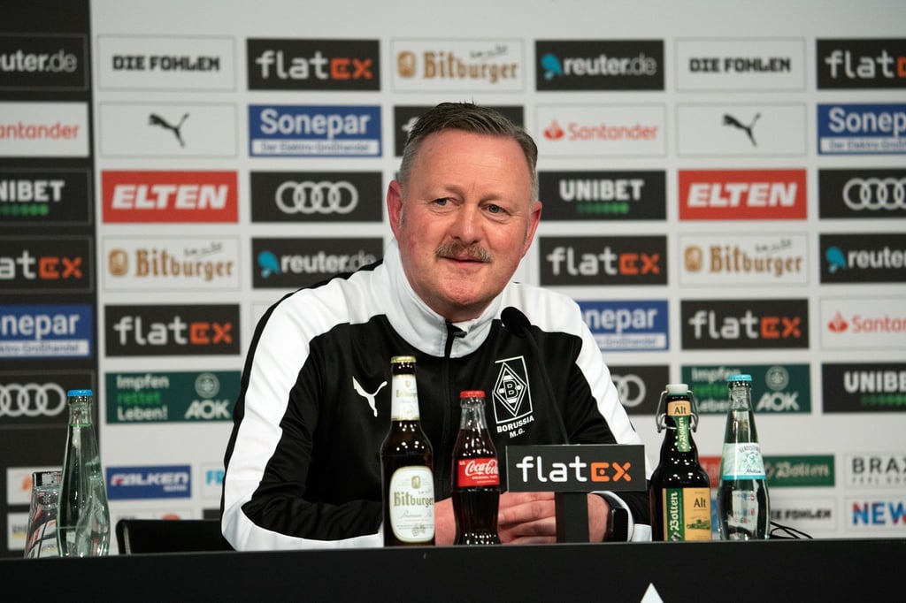 Sportdirektor Roland Virkus verkündet die Verpflichtung von Maximilian Wöber.