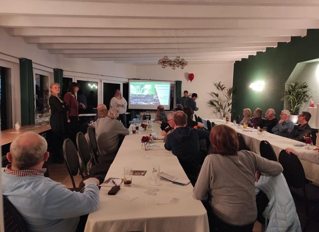 Die Bürgerinitiative war auch schon in Anhalt-Bitterfeld, um zu informieren - hier in Roitzsch.