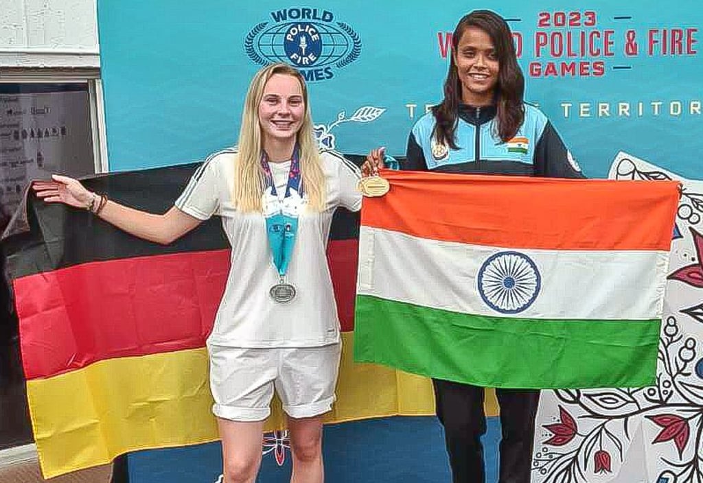 Julia Heitmann (links) hat eine Silbermedaille gewonnen.