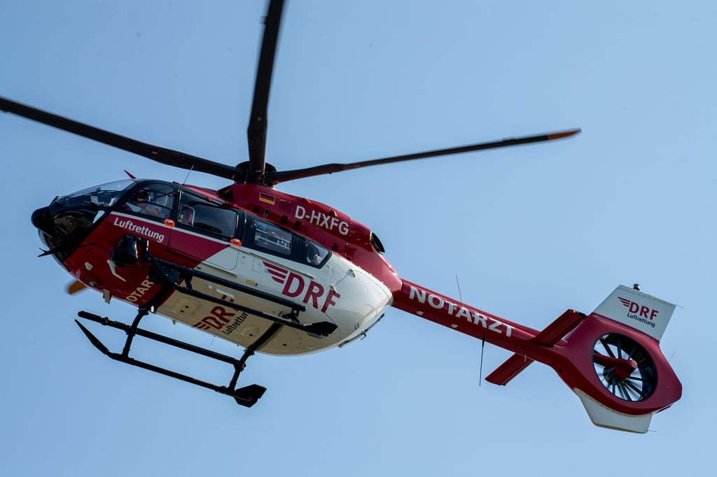 Bei den Bergungsarbeiten nach dem Motorradunfall auf der A9 bei Weißenfels ist auch ein Rettungshubschrauber zum Einsatz gekommen (Symbolfoto).