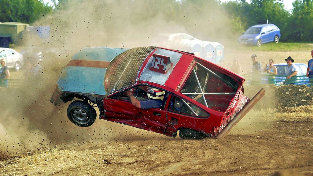 Beim Stockcar-Rennen im Gewerbegebiet West in Bernburg geht es Mitte August wieder heiß her.