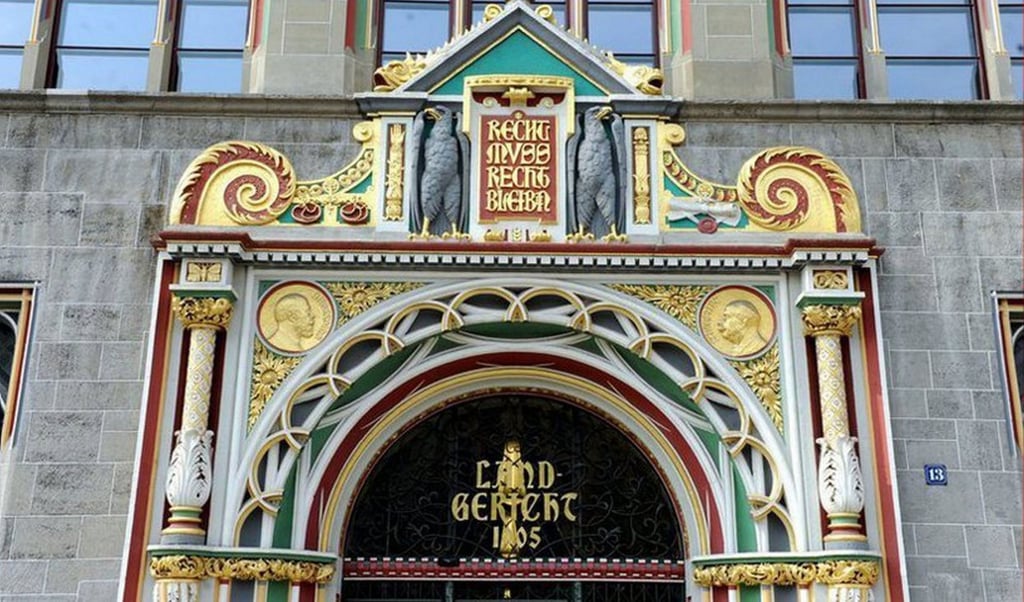 Der Eingang zum Landgericht in Halle.