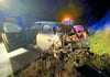 Ein schwerer Verkehrsunfall hat sich in der Nacht zum Dienstag auf der A14 bei Könnern ereignet. Dabei mussten die Retter der Feuerwehr eine verletzte Frau aus dem Unfallauto holen.