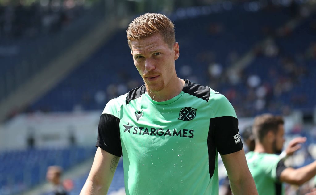 Marcel Halstenberg musste mit Hannover ein Remis zum Auftakt hinnehmen.