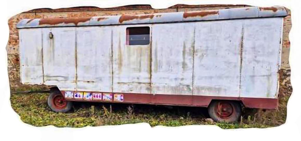 Für diesen alten DDR-Bauwagen sucht der Heimatverein Grabow Gestaltungsideen und einen Namen. Foto: Nadine Burghardt
