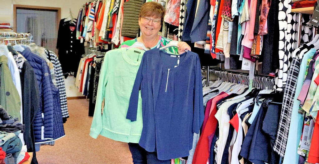 Heike Kurtz mit dem Blusenshirt und der Jeansjacke für Susanne.