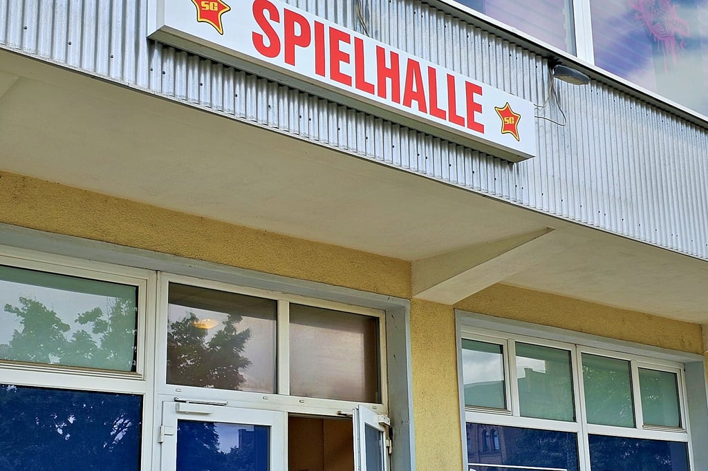 In dieser Spielothek am Bahnhof darf gegen einen Obolus die Toilette benutzt werden.