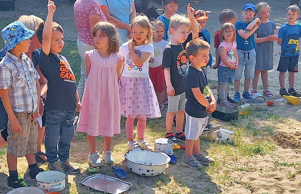 Die Immekather Kinder sind der ganze Stolz der Einwohner. Nicht nur die Kindertagesstätte ist voll ausgelastet. Auch die Einwohnerzahl ist auf Grund des Baby-Booms auf 538 gestiegen.