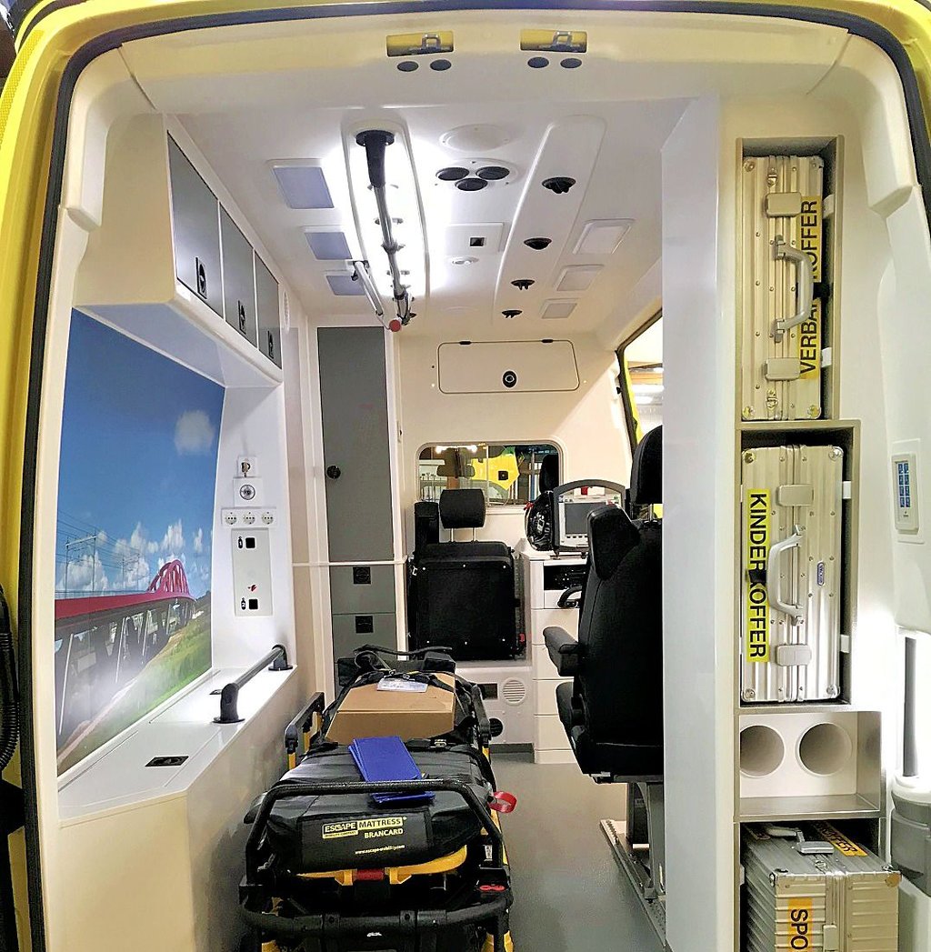 Tischlerei Plake hat sich seit Jahren auf den Innenausbau von Ambulanzmobil-Fahrzeuge spezialisiert.