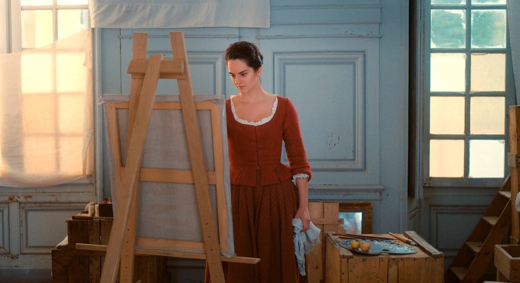 Marianne malt ein Porträt von Heloise in dieser Szene des Films „Porträt einer jungen Frau in Flammen“.
