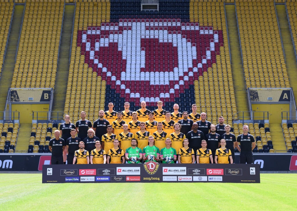 Der SG Dynamo Dresden im Rudolf-Harbig-Stadion.