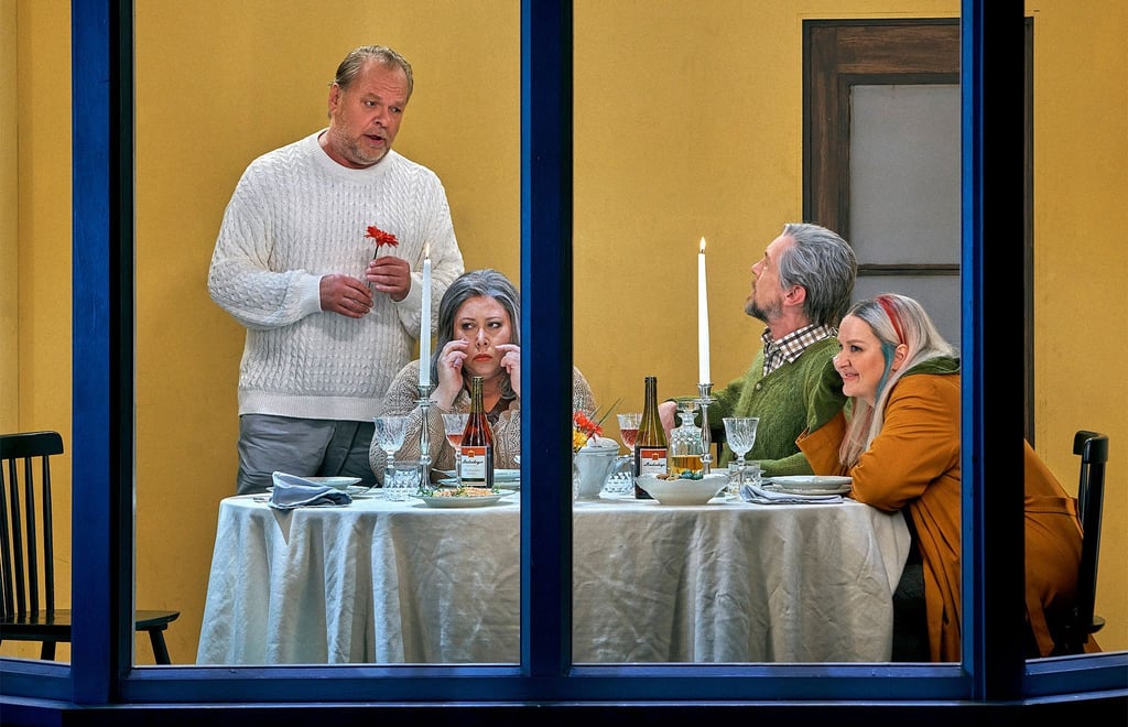 Michael Volle (Der Holländer), Nadine Weissmann (Mary), Georg Zeppenfeld (Daland) und Elisabeth Teige (Senta) im 2. Aufzug der Oper "Der fliegende Holländer" in Bayreuth.