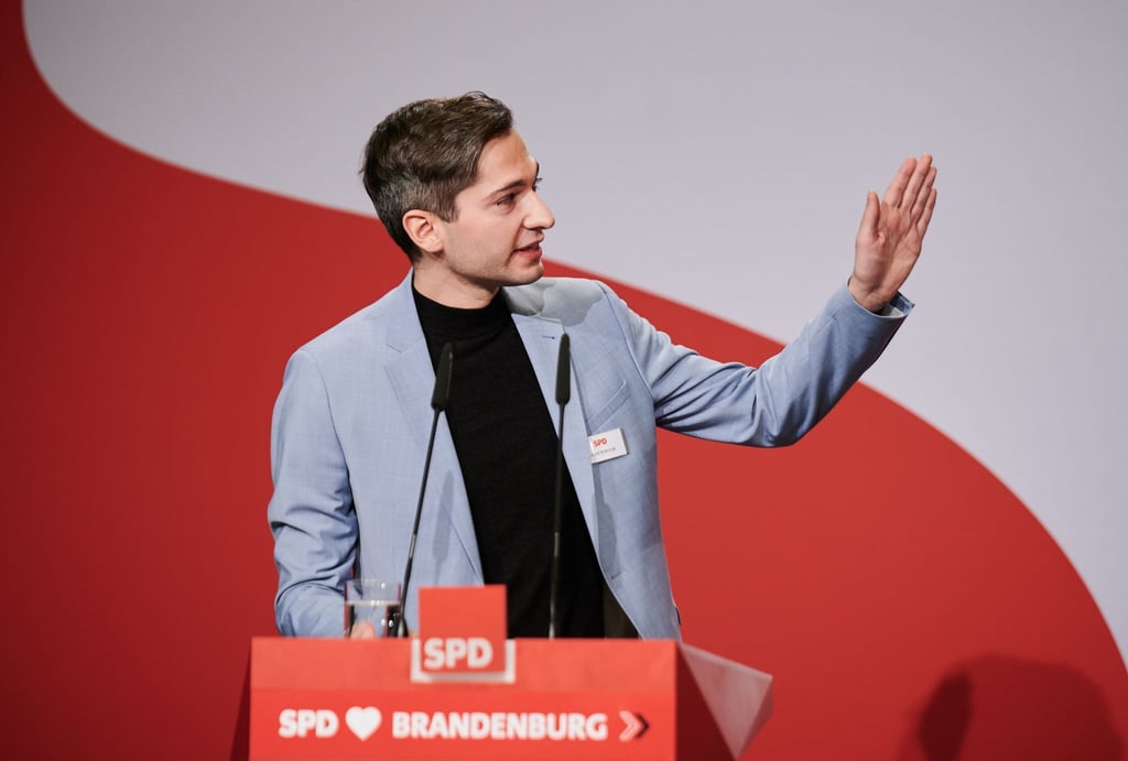 David Kolesnyk (SPD) Generalsekretär, spricht beim Landesparteitag der SPD in Cottbus.