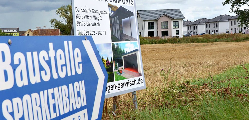 Im Glindenberger Baugebiet "Am Kirchblick" stehen noch einige Grundstücke für Einfamilienhäuser zum Verkauf. Vor allem die Bauzinsen vermiesen vielen Familien den Traum vom Eigenheim.