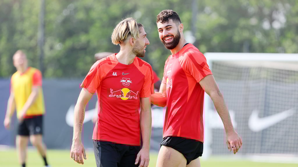 Josko Gvardiol (l.) und Kevin Kampl verstehen sich bestens.
