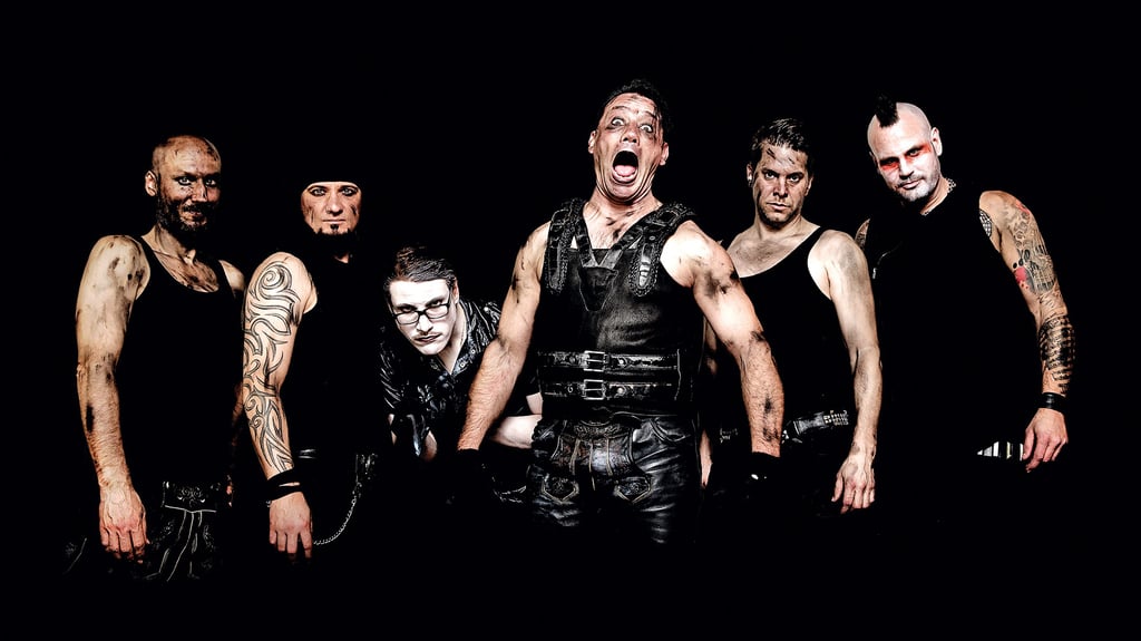 Die  Coverband „Völkerball“ soll zum Laternenfest  in  Halle auftreten.  Die Kritik daran  hält an.