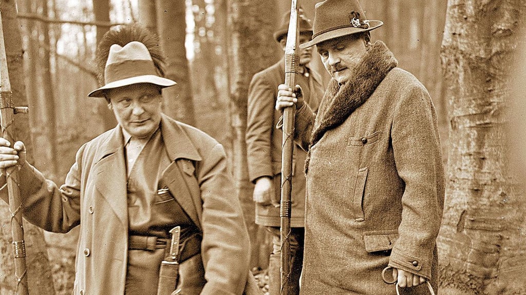Reichsjägermeister Hermann Göring (links), hier bei einer Wildschweinjagd im Jahr 1934, kam nur einmal ins Letzlinger Jagdrevier.