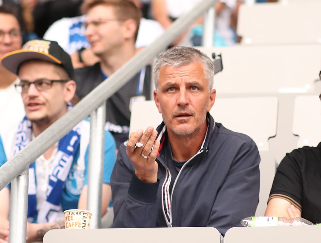 Beobachtete den FCM im Testspiel gegen den FC Sevilla (3:1) in der MDCC-Arena: Braunschweigs Trainer Jens Härtel.