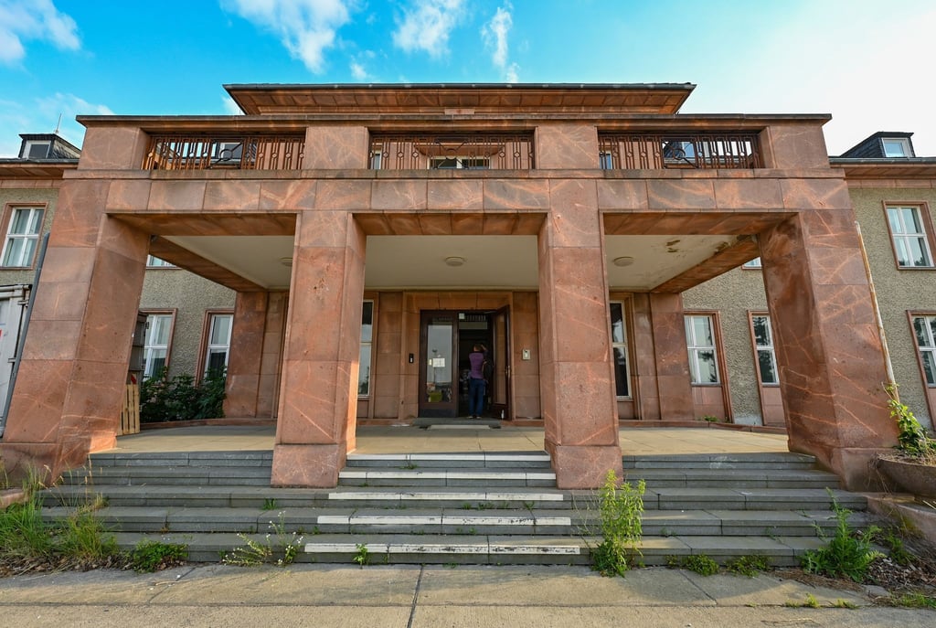 Das historische Generalshotel auf dem Gelände des Flughafens BER.