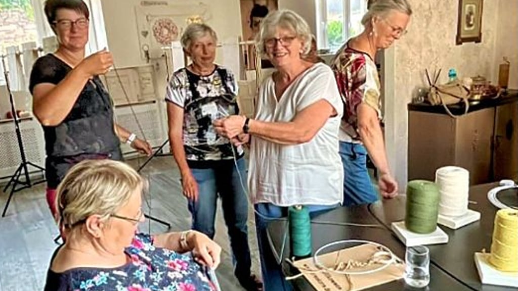 Der Makramee-Workshop in Hohenwarsleben war so stark nachgefragt, dass die Landladies gleich zwei Kreativabende buchen mussten.