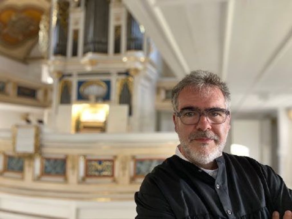 Francisco Amaya Martínez spielt beim Orgelpunkt im Magdeburger Dom.