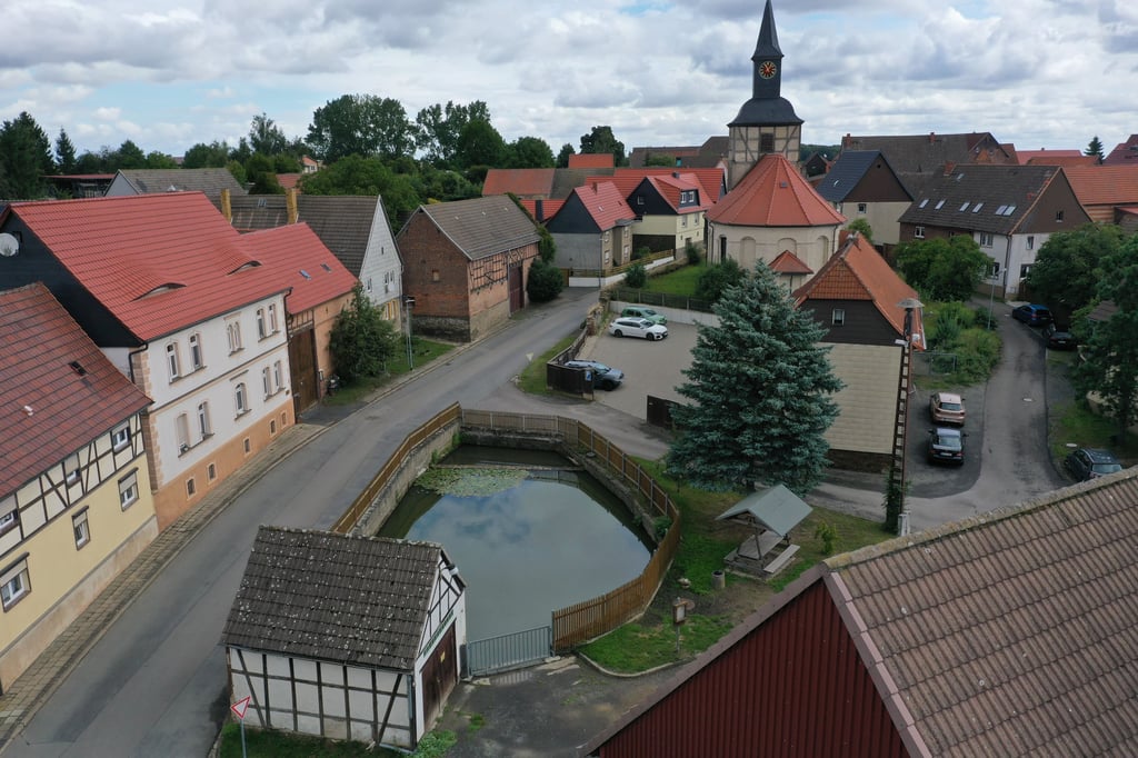 Nun hält der Teich in Braunschwende wieder das Wasser.
