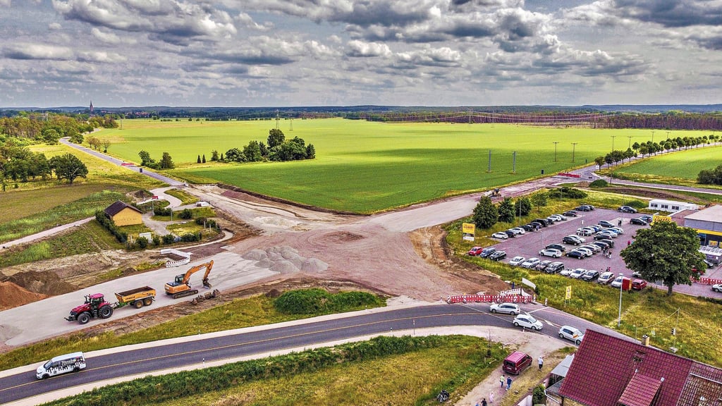 Investition in Sachsen-Anhalt: Kreisverkehr an der B100 bei Bergwitz ...