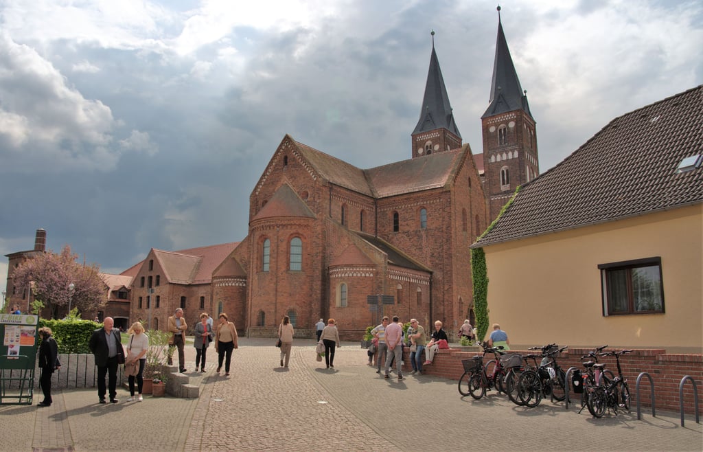Besucher können sich in Jerichow durch das Kloster führen lassen.